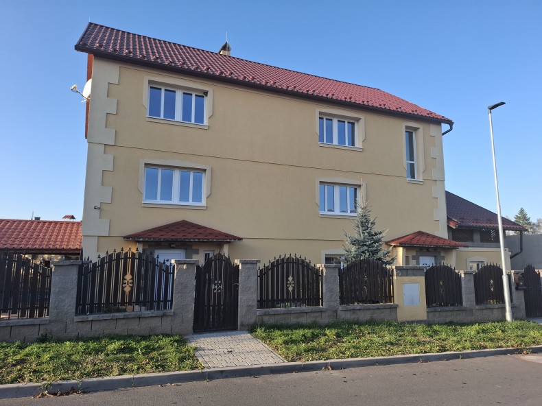Prodej rodinného domu 249 m², pozemek 991 m² Prodej rodinného domu 249 m², pozemek 991 m²