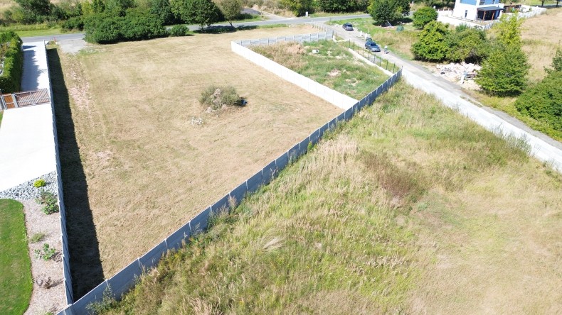 Prodej komerčního pozemku 2500 m²