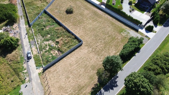 Prodej komerčního pozemku 2500 m² (foto 1)