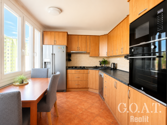 Prodej bytu 3+1 72 m² Strážnická, Plzeň - Severní Předměstí (foto 1)